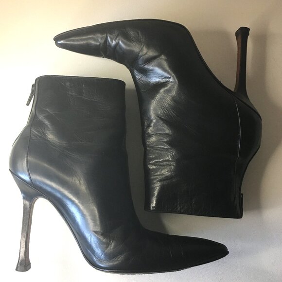 MANOLO BLAHNIK Black Leather Point Toe Ankle Boots  💋 SIZE 38 - Picture 5 of 16